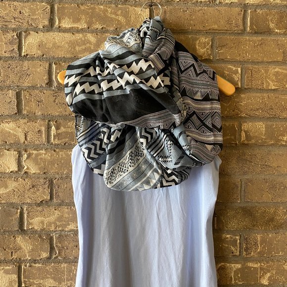 Aztec Infinity Scarf - Picture 3 of 4